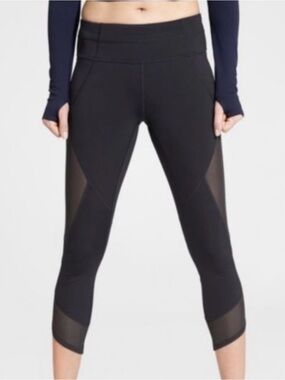 Athleta Black Aura Sonar Mesh Capri Leggings